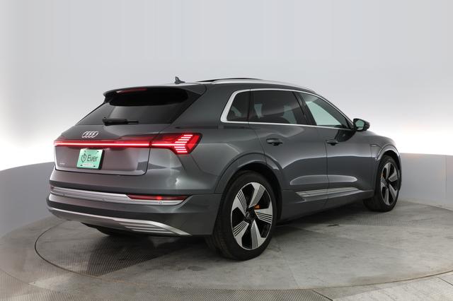 2019 Audi e-tron — photo 2 of 31
