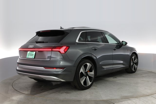 2019 Audi e-tron — photo 2 of 31