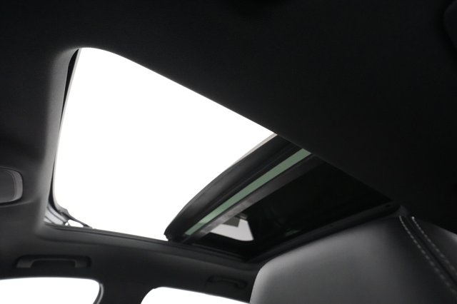 2019 Audi e-tron — photo 18 of 31