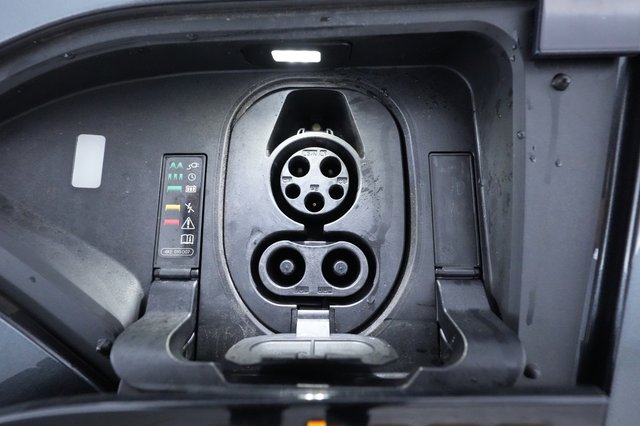 2019 Audi e-tron — photo 19 of 31