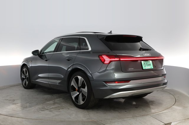 2019 Audi e-tron — photo 9 of 31