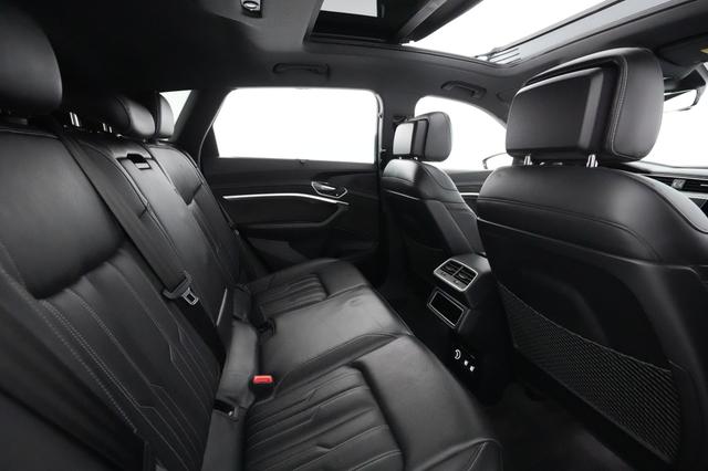 2019 Audi e-tron — photo 3 of 31