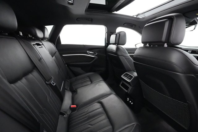 2019 Audi e-tron — photo 3 of 31