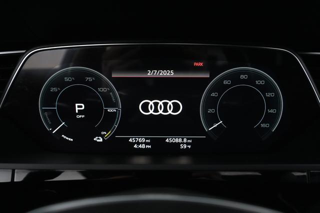 2019 Audi e-tron — photo 4 of 31