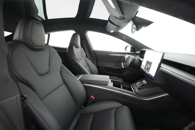 2022 Tesla Model S — photo 17 of 31