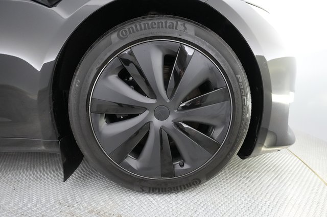 2022 Tesla Model S — photo 13 of 31
