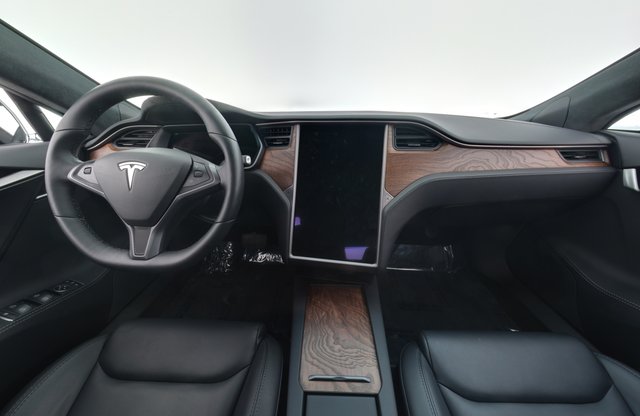 2020 Tesla Model S — photo 18 of 42