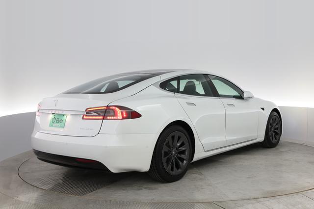 2020 Tesla Model S — photo 2 of 42