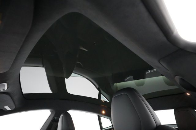 2020 Tesla Model S — photo 26 of 42