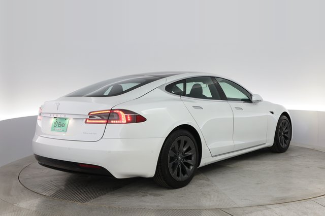 2020 Tesla Model S — photo 10 of 42