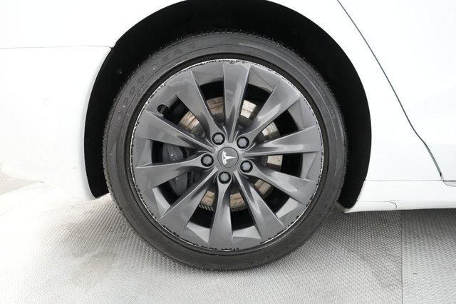 2020 Tesla Model S — photo 17 of 42