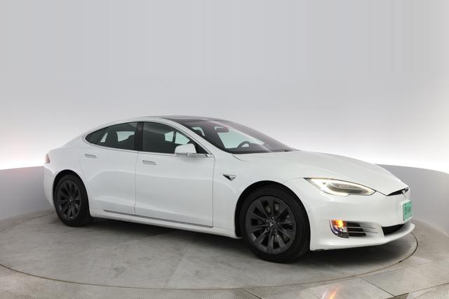 2020 Tesla Model S — photo 9 of 42