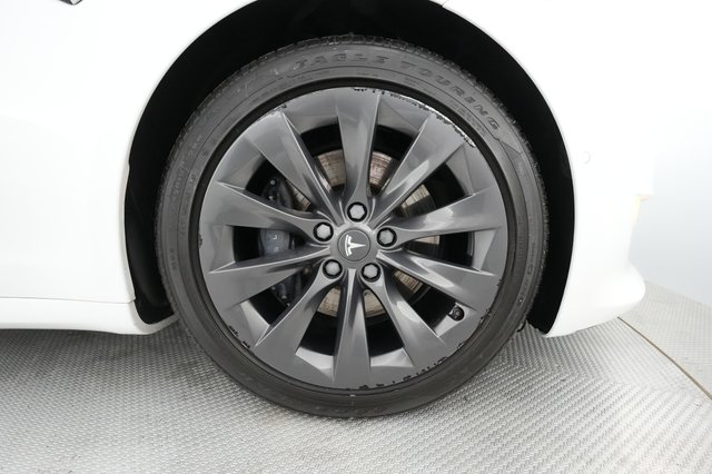 2020 Tesla Model S — photo 16 of 42