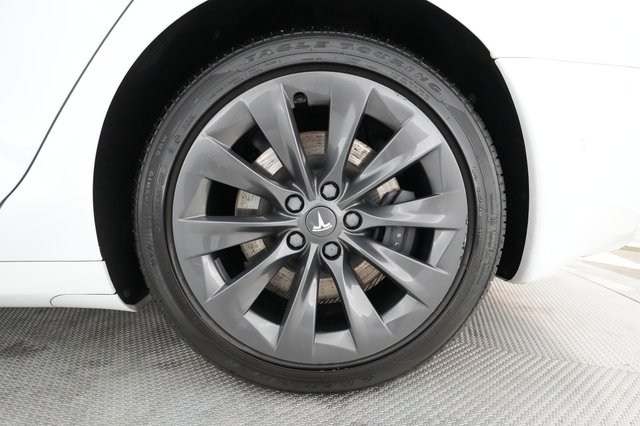 2020 Tesla Model S — photo 15 of 42