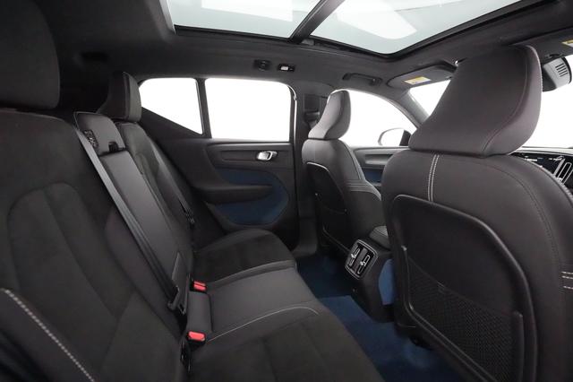 2023 Volvo XC40 Recharge — photo 3 of 30