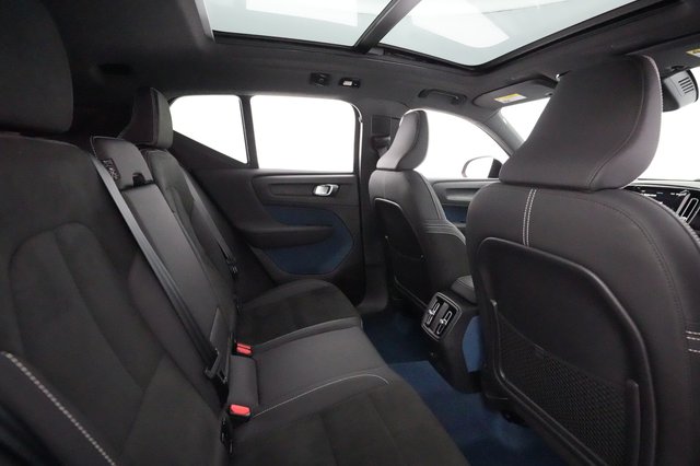 2023 Volvo XC40 Recharge — photo 3 of 30