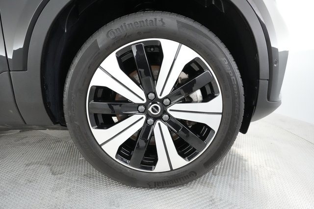 2023 Volvo XC40 Recharge — photo 13 of 30