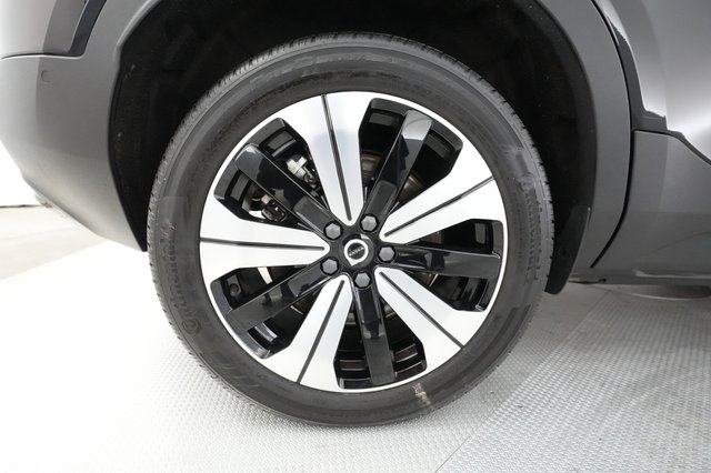 2023 Volvo XC40 Recharge — photo 14 of 30
