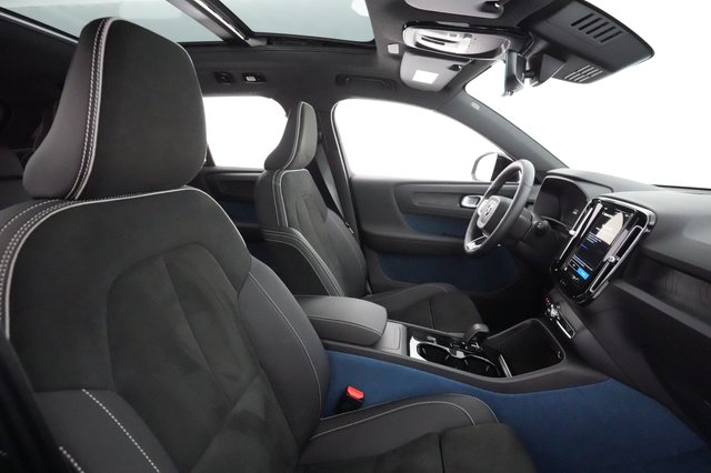 2023 Volvo XC40 Recharge — photo 17 of 30