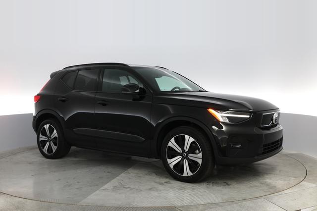2023 Volvo XC40 Recharge — photo 7 of 30