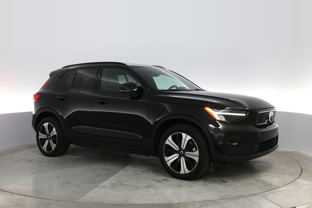 2023 Volvo XC40 Recharge — photo 7 of 30