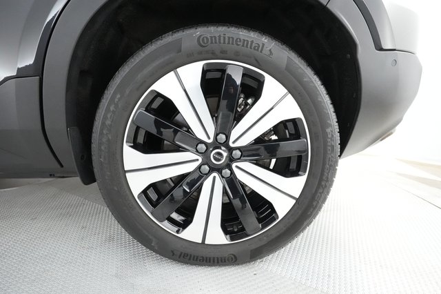 2023 Volvo XC40 Recharge — photo 12 of 30