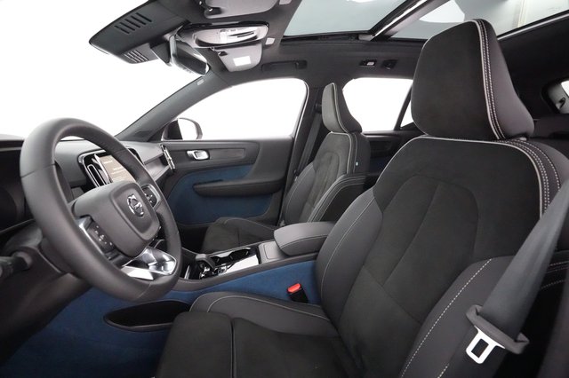 2023 Volvo XC40 Recharge — photo 15 of 30