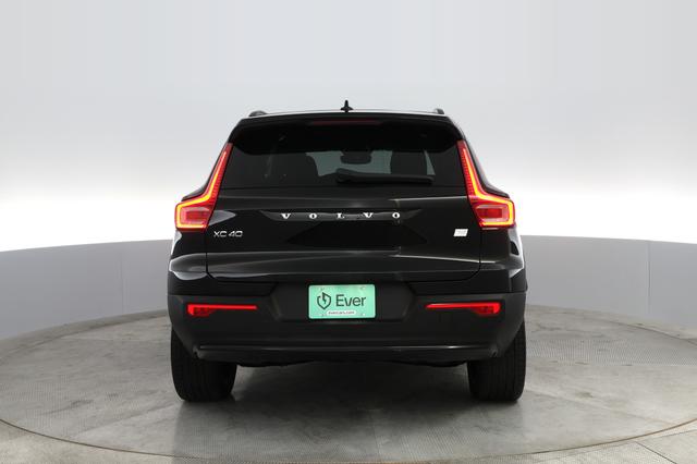 2023 Volvo XC40 Recharge — photo 8 of 30