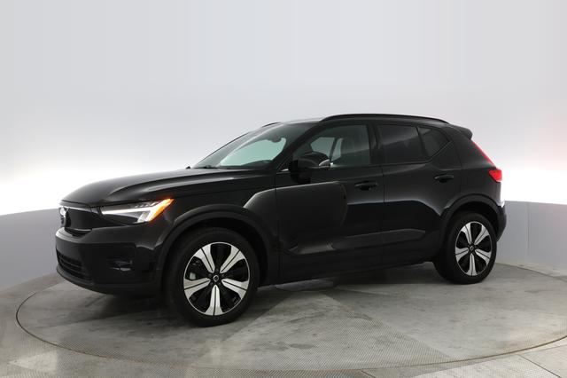 2023 Volvo XC40 Recharge — photo 10 of 30