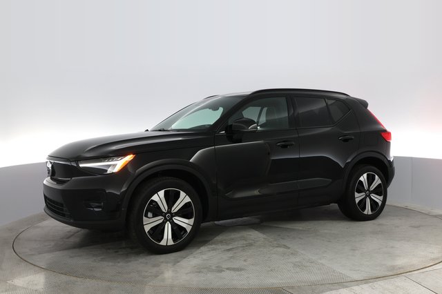 2023 Volvo XC40 Recharge — photo 10 of 30