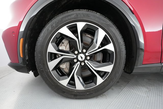 2022 Ford Mustang Mach-E — photo 11 of 34