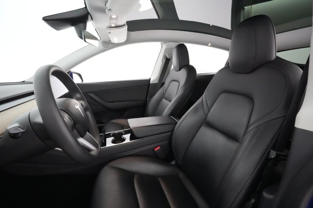 2020 Tesla Model Y — photo 15 of 38