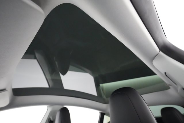 2020 Tesla Model Y — photo 18 of 38