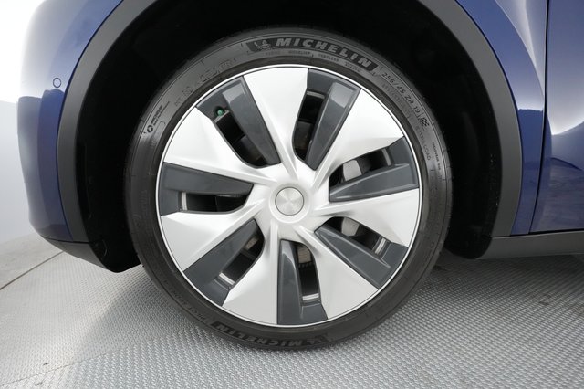 2020 Tesla Model Y — photo 11 of 38