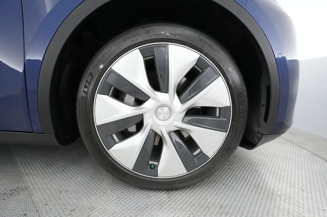 2020 Tesla Model Y — photo 13 of 38