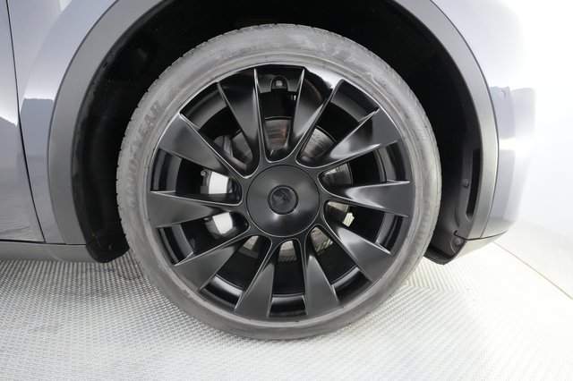 2021 Tesla Model Y — photo 13 of 33