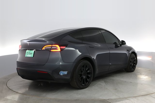 2021 Tesla Model Y — photo 2 of 33