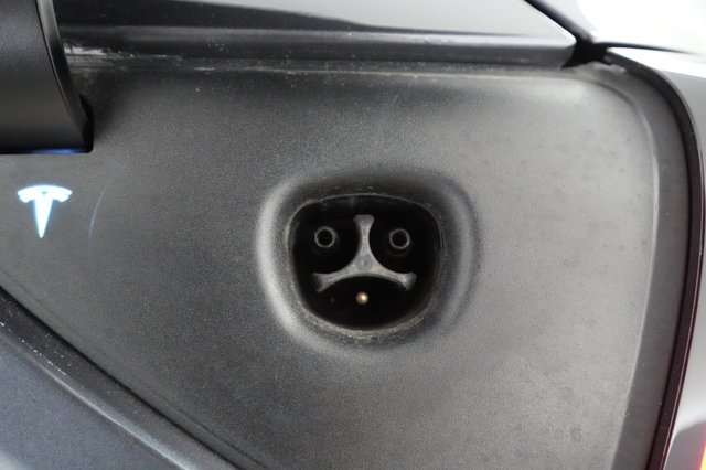 2021 Tesla Model Y — photo 19 of 33