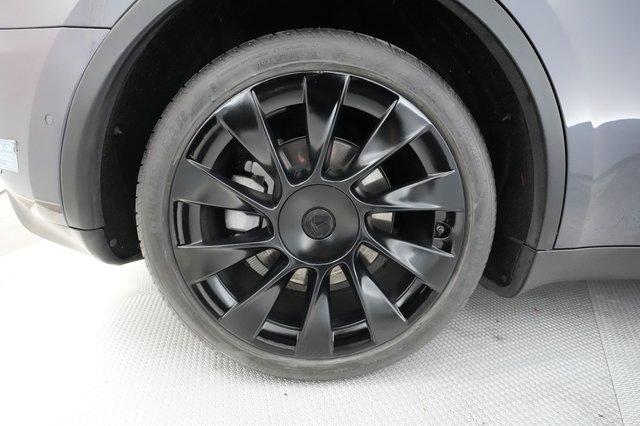 2021 Tesla Model Y — photo 14 of 33