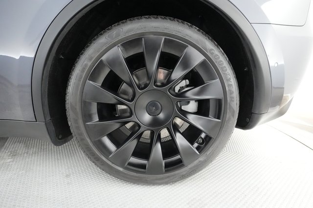 2021 Tesla Model Y — photo 12 of 33