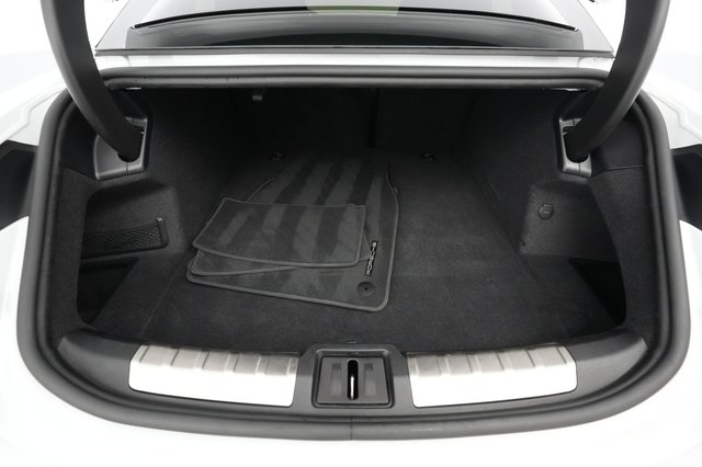 2020 Porsche Taycan — photo 17 of 24