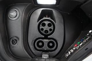 2020 Porsche Taycan — photo 15 of 24