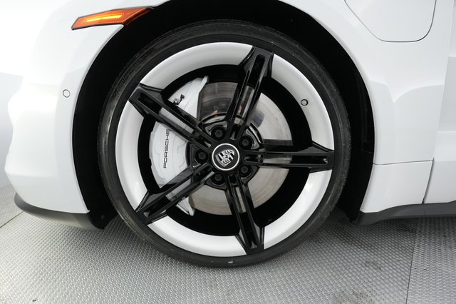 2020 Porsche Taycan — photo 9 of 24