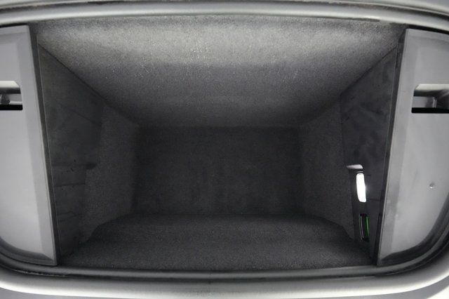 2020 Porsche Taycan — photo 16 of 24