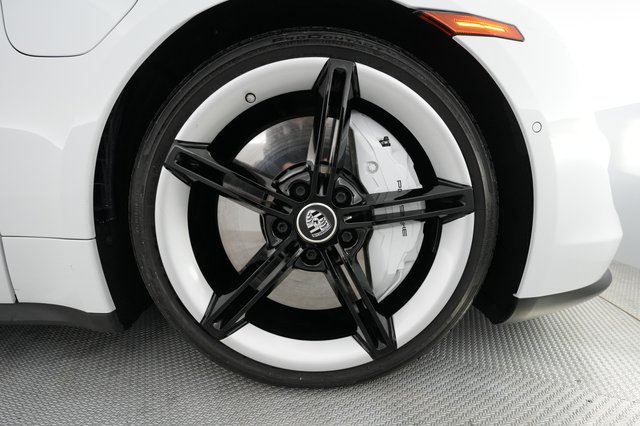 2020 Porsche Taycan — photo 11 of 24