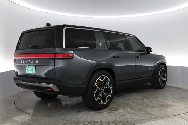 2022 Rivian R1S — photo 2 of 13