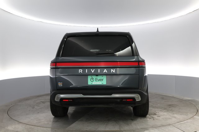 2022 Rivian R1S — photo 9 of 13