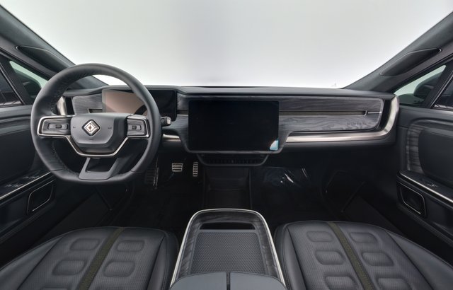 2022 Rivian R1S — photo 12 of 13