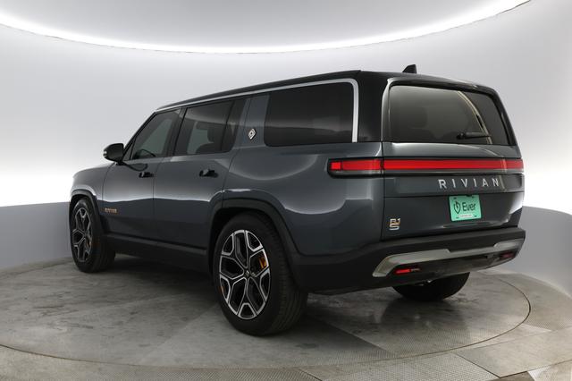 2022 Rivian R1S — photo 10 of 13