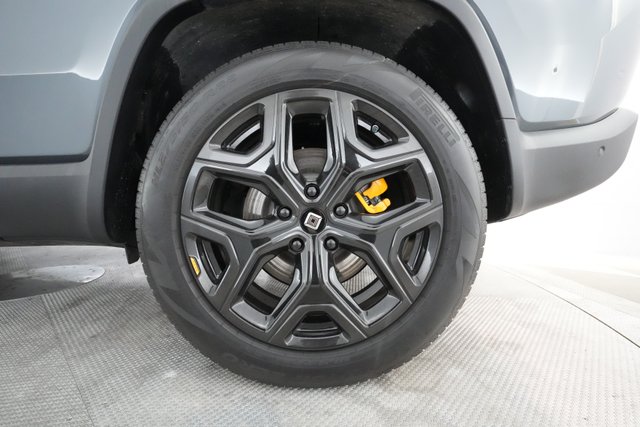 2022 Rivian R1S — photo 14 of 49